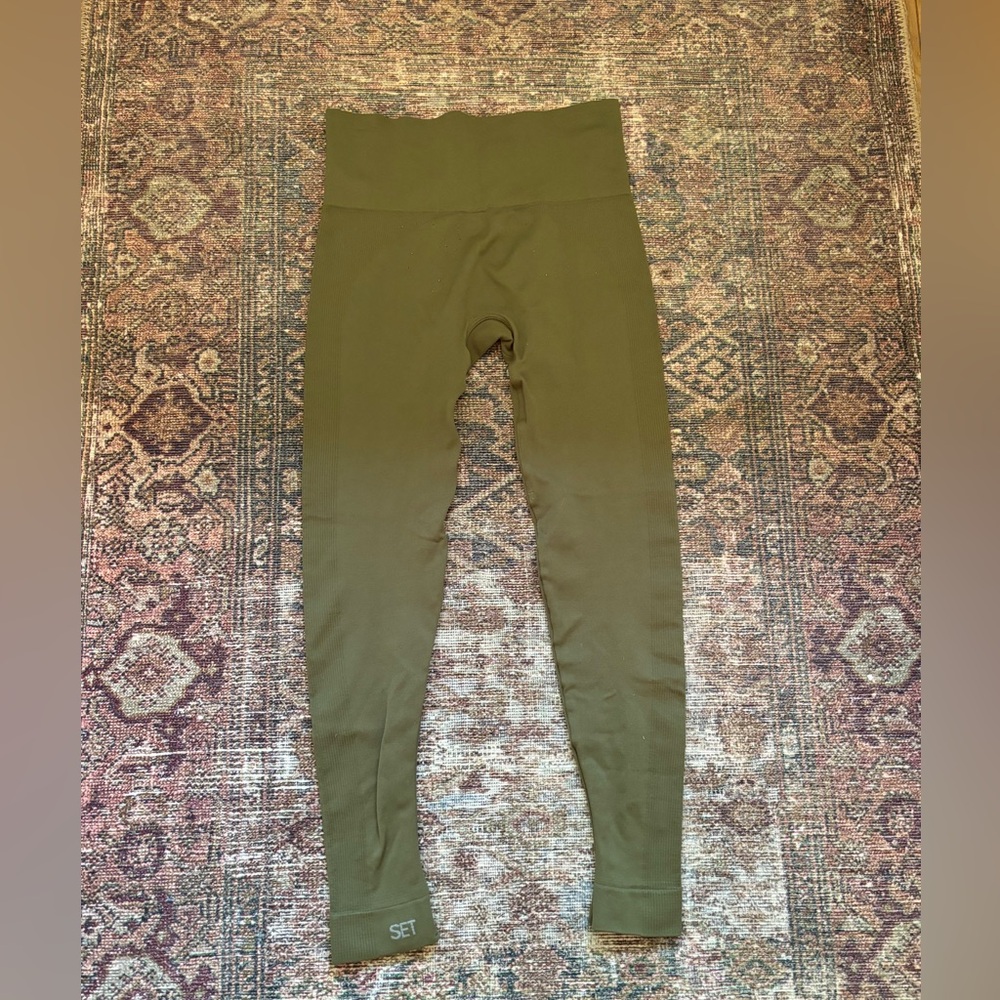 SET-ACTIVE MEDIUM GREEN LEGGING‎
